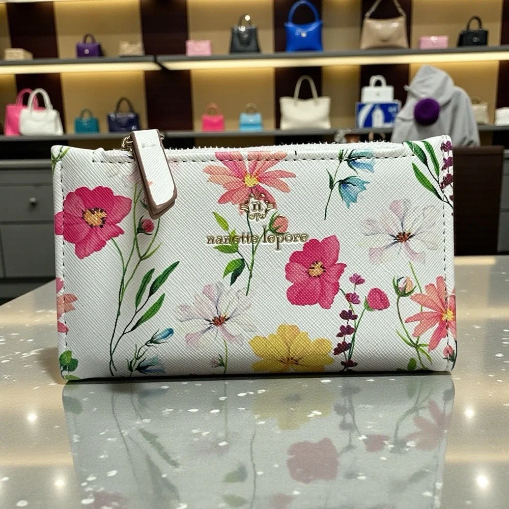 Nanette Lepore Women's Small White Floral Bifold Wallet Snap Closure Zip Pocket‎